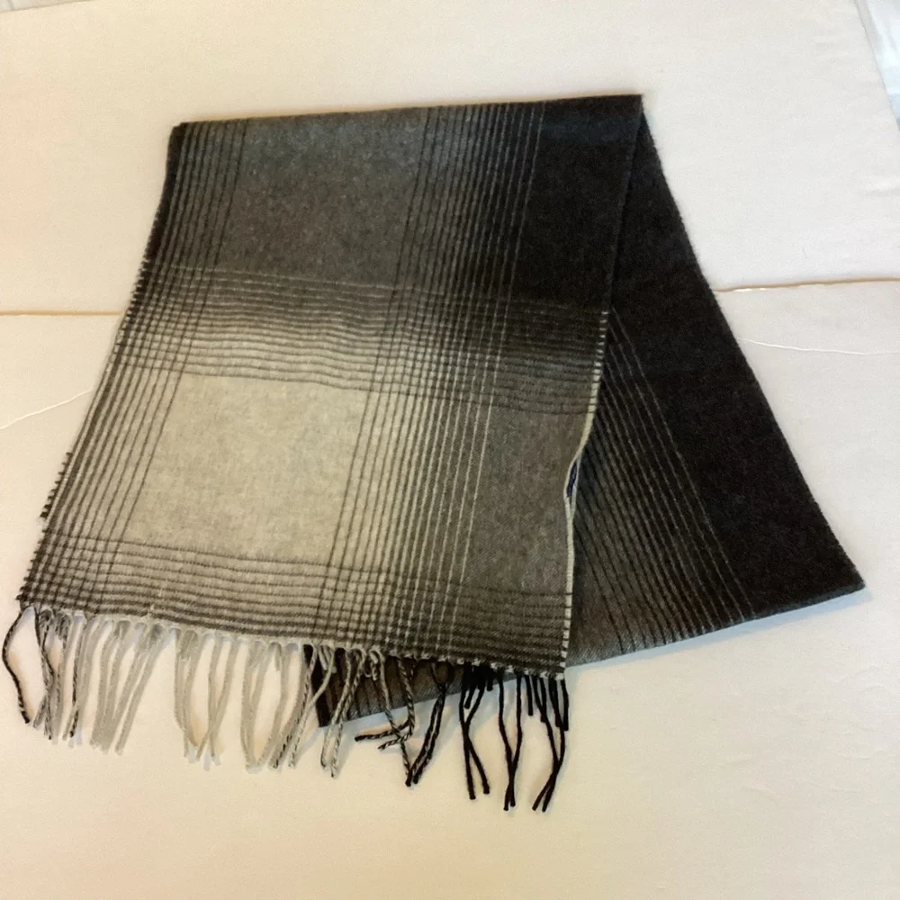 Andrew Stewart 100% Cashmere Scarf Made in Italy Fringe Grey Plaid Preppy Luxury